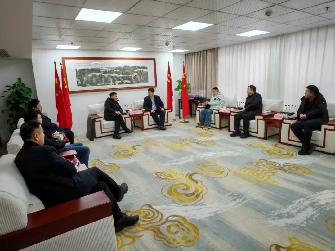 河北省陶瓷玻璃行业协会与建始县领导一行到访湖北省河北商会