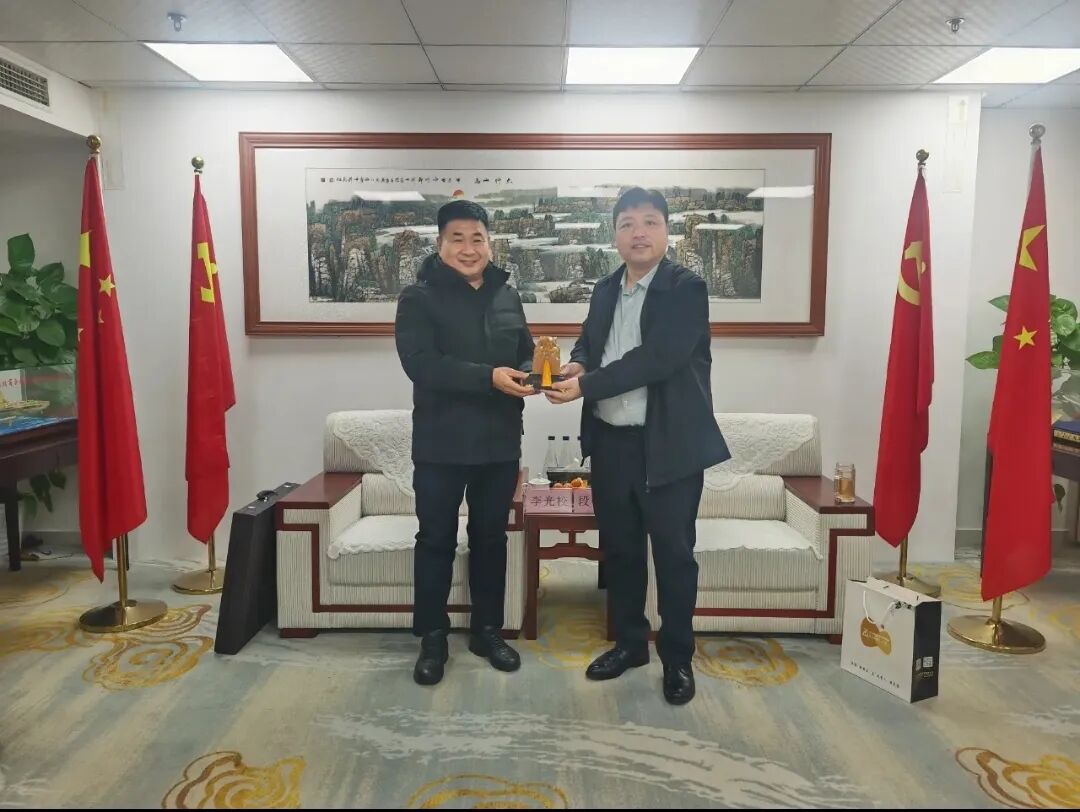 河北省陶瓷玻璃行业协会与建始县领导一行到访湖北省河北商会
